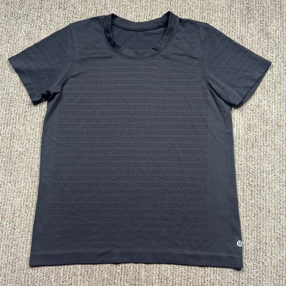 Lululemon Breeze By Short Sleeve Mesh Shirt Womens 8 Black Stripe